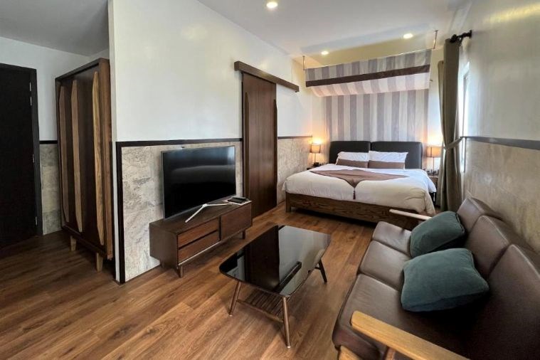 Premier King with Patial River View –  Onsen, Sauna Included